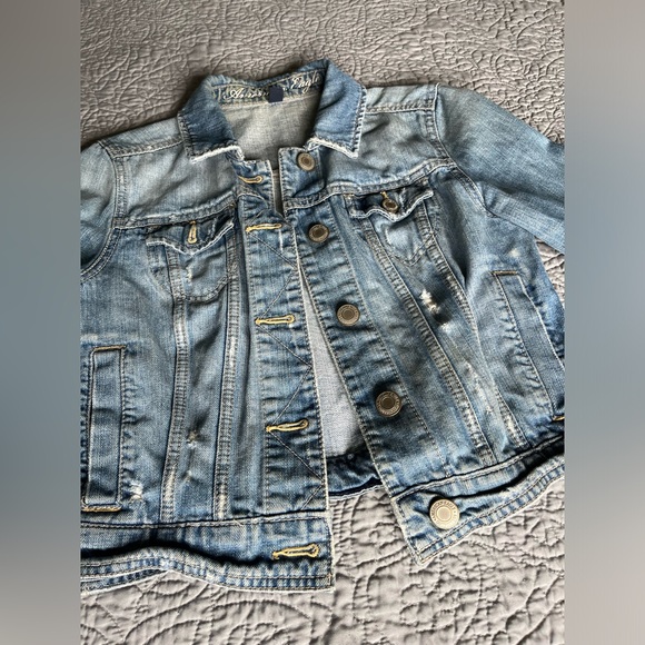 Cropped Light Denim American Eagle Jacket - Picture 2 of 7